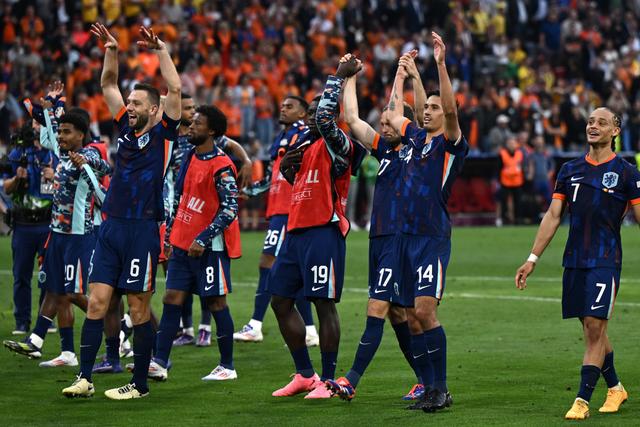 开云体育官网-风云突变！瓦伦西亚国际比赛日绝杀压哨；中超版图或变；引发热议；数据趋势出现新变化(巴萨vs瓦伦西亚前瞻)